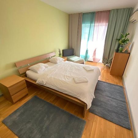 Green Apartment 214 With Private Parking بوخارست المظهر الخارجي الصورة