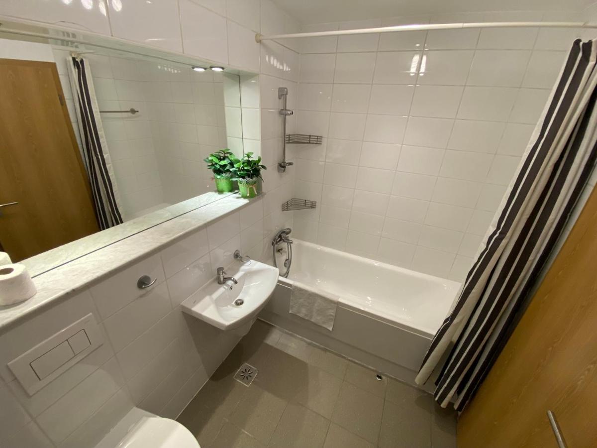 Green Apartment 214 With Private Parking بوخارست المظهر الخارجي الصورة