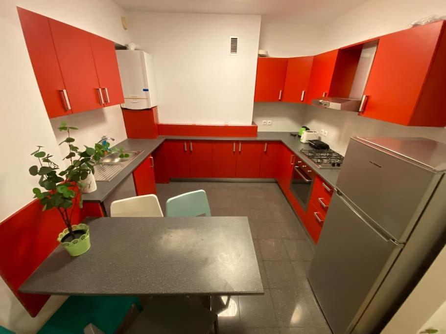 Green Apartment 214 With Private Parking بوخارست المظهر الخارجي الصورة