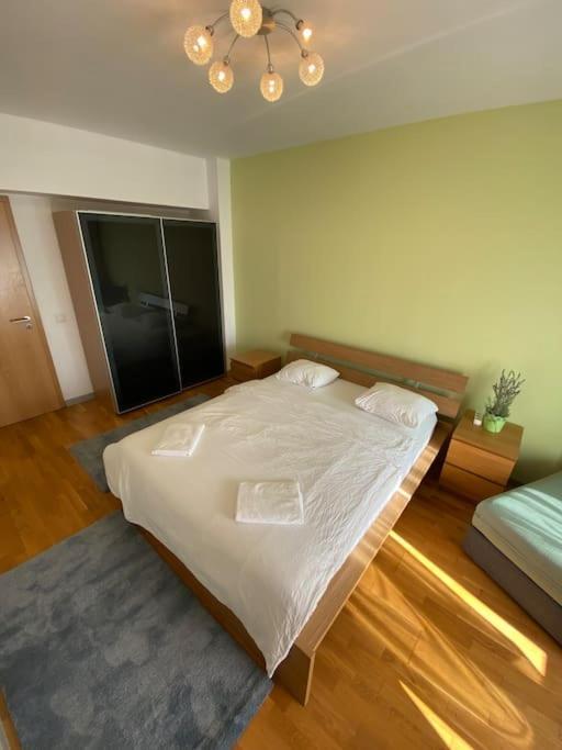 Green Apartment 214 With Private Parking بوخارست المظهر الخارجي الصورة