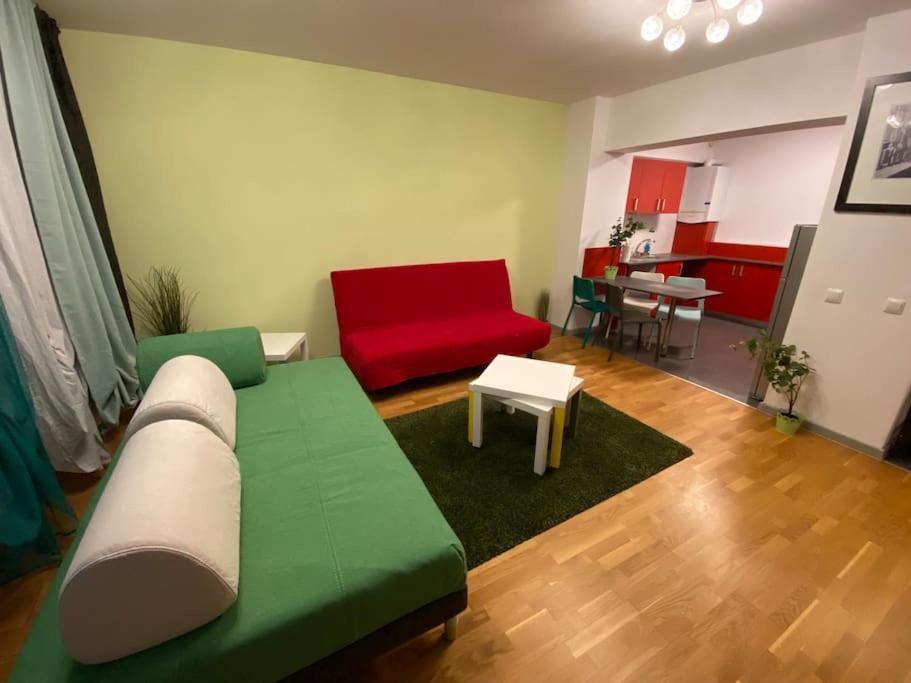 Green Apartment 214 With Private Parking بوخارست المظهر الخارجي الصورة